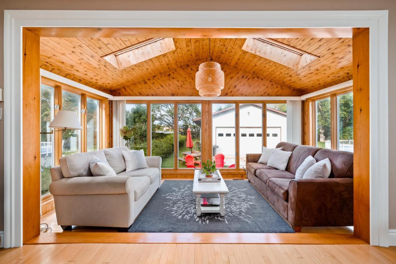 Sunroom On Maple Пиктън Екстериор снимка