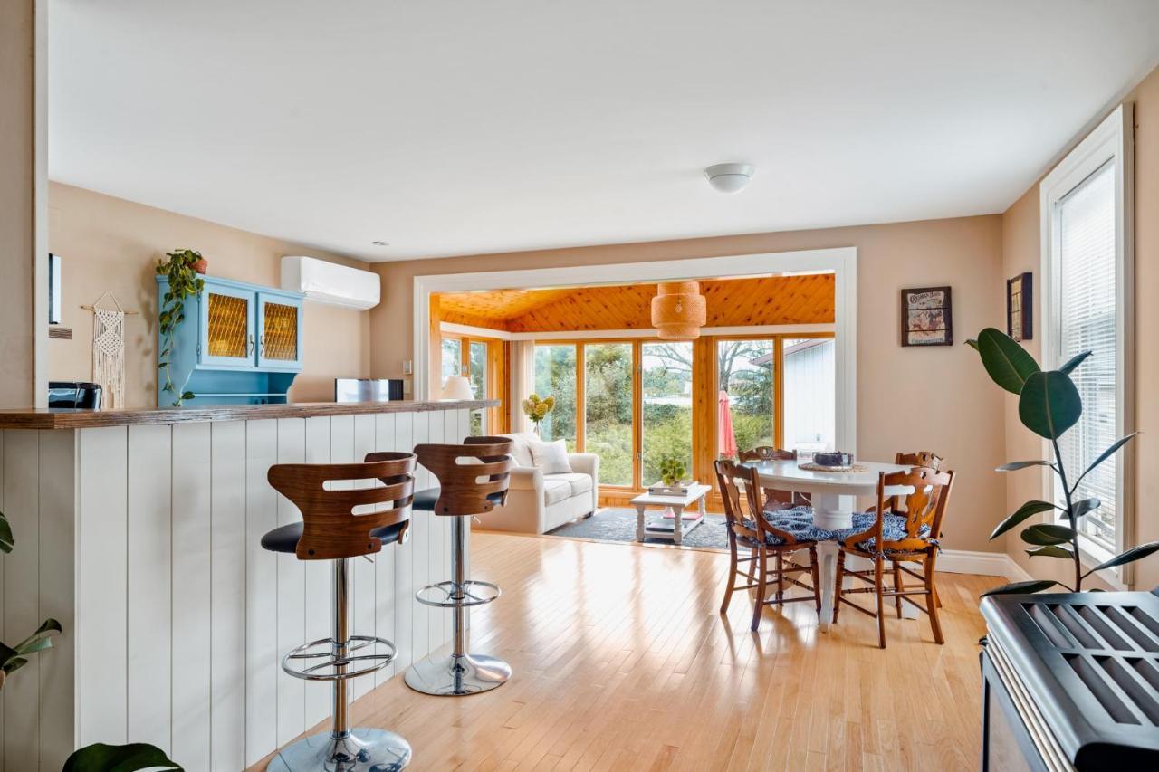 Sunroom On Maple Пиктън Екстериор снимка