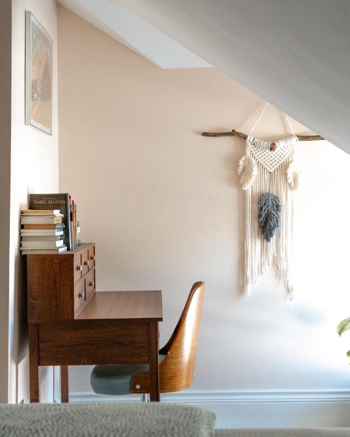 Sunroom On Maple Пиктън Екстериор снимка